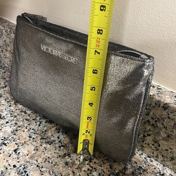 FREE with Purchase 🆓 New Large VICTORIA’S SECRET Cosmetic Bag - Picture 6 of 10